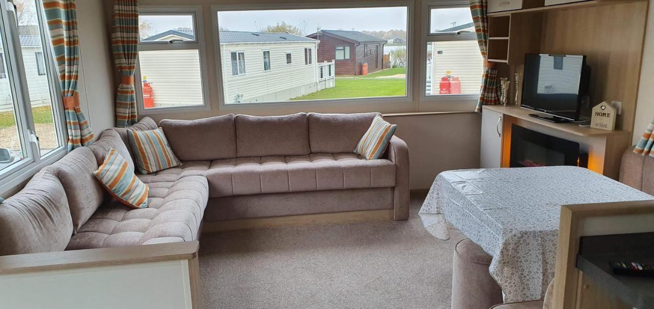 Ksr Hot Tub Holiday Home At Tattershall Lakes Екстериор снимка