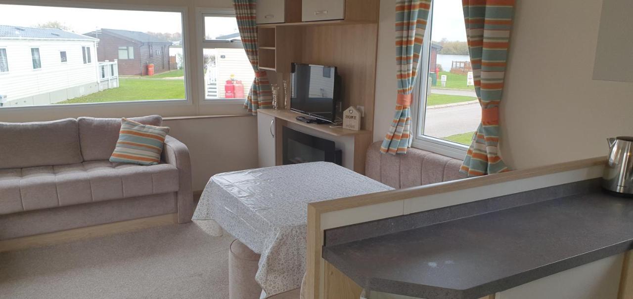 Ksr Hot Tub Holiday Home At Tattershall Lakes Екстериор снимка